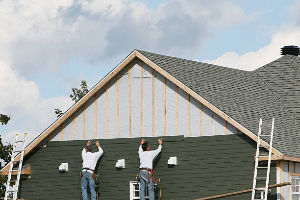 Professional Siding Installation technician working in Litchfield, IL